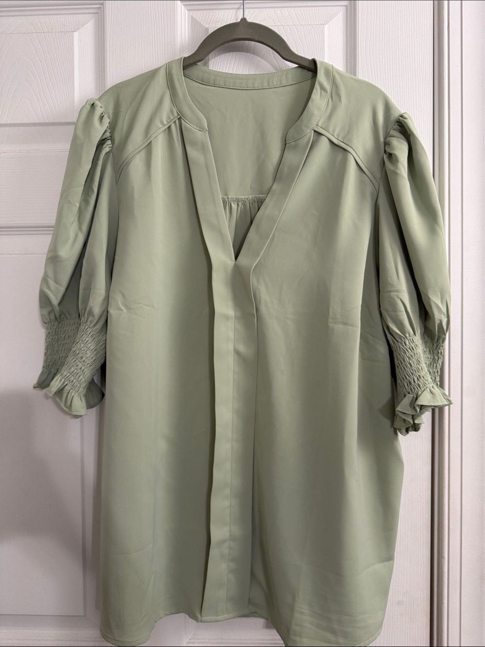 Women's Light Sage Puff Sleeve Blouse